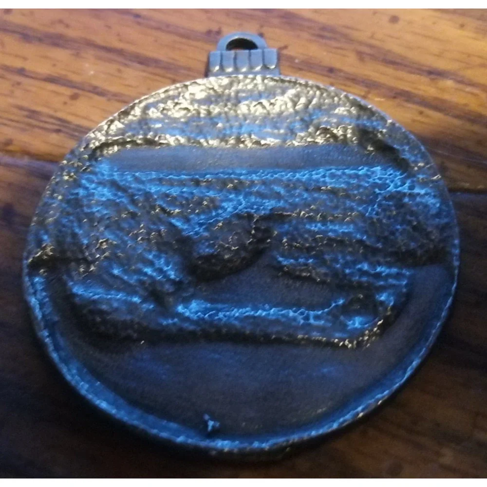 Seasons Greetings Country Store 1999 Pewter Christmas Ornament